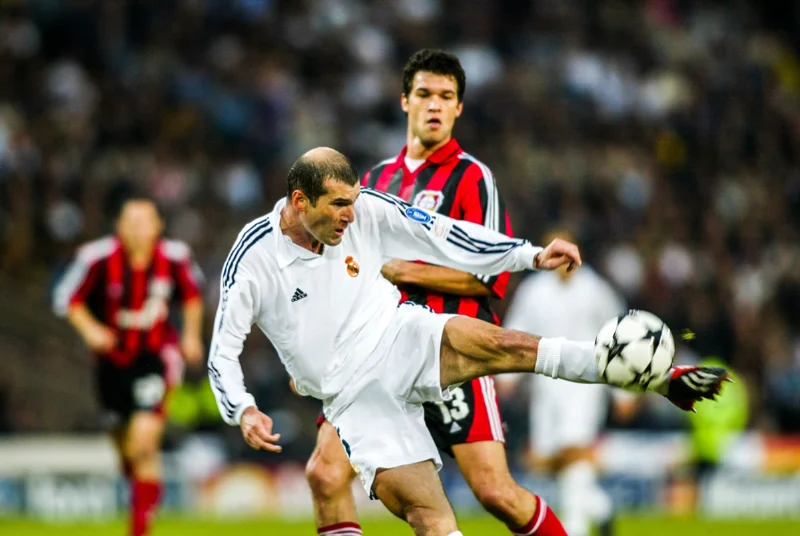 Tiền vệ Zinedine Zidane - Biểu tượng của bóng đá Pháp